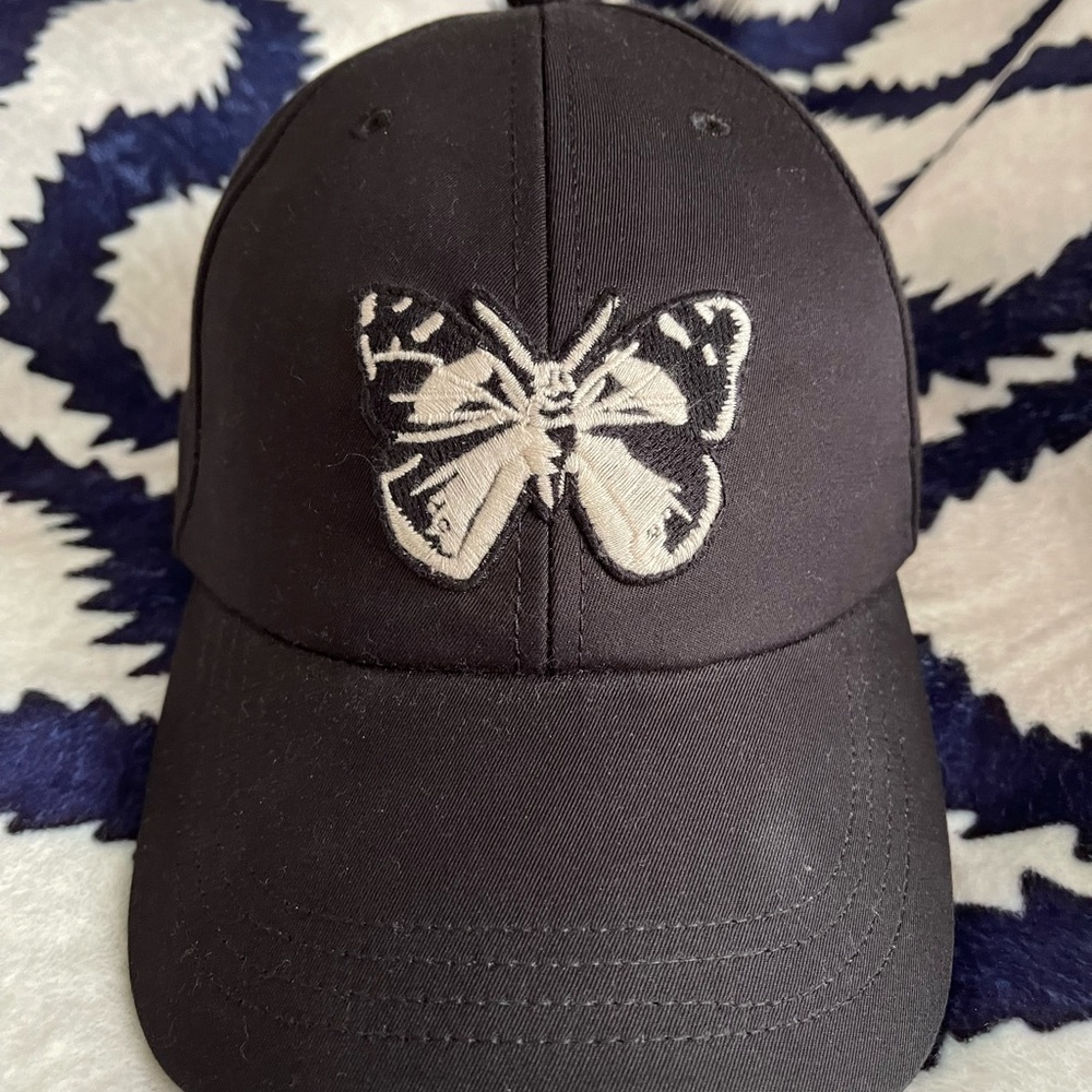 Alexander McQueen baseball cap with Moth appliqué